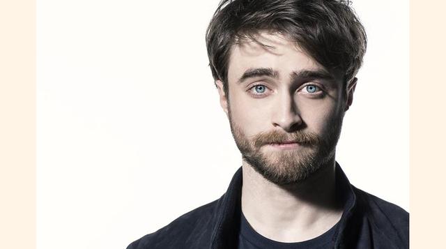 2.-  Daniel Radcliffe sufre Dispraxia. El protagonista de Harry Potter padece está enfermedad, la cual le genera un desorden mental impidiéndole coordinar algunos movimientos. Sus acciones se vuelven lentas, torpes y se le dificulta hacer cosas tan sencil
