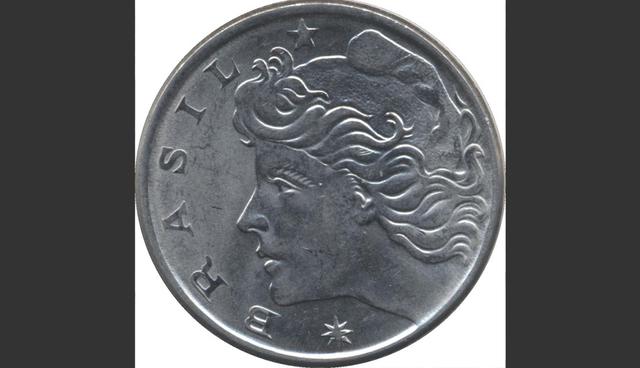 FOTO 3 | Brasil.- En 1967 Brasil eliminó ceros de su moneda y tras la restauración de la democracia en 1985, el presidente José Sarney (1985-1990) puso en marcha el Plan Cruzado, lanzado en febrero de 1986 y por el que el ministro de Hacienda, Dilson Funaro, suprimió por primera vez en democracia tres ceros de la unidad monetaria, el cruzeiro, que fue sustituido por el cruzado. (Foto: Difusión)