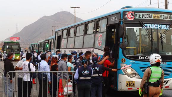 La medida sería acatada por los transportistas urbanos en Lima y regiones. (Foto referencial: GEC)