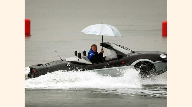 En el 2004, Branson cruzó el Canal de La Mancha en un vehículo anfibio en 1 hora y 40 minutos. (Foto: Business Insider)