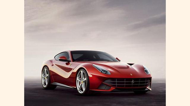 Ferrari F12 Berlinetta. Potenciado con un motor V12 de 6.2 litros capaz de acelerar de 0 a 100 km/h en 3.1 segundos. Precio: US$ 393,000. (Foto: Megaricos)