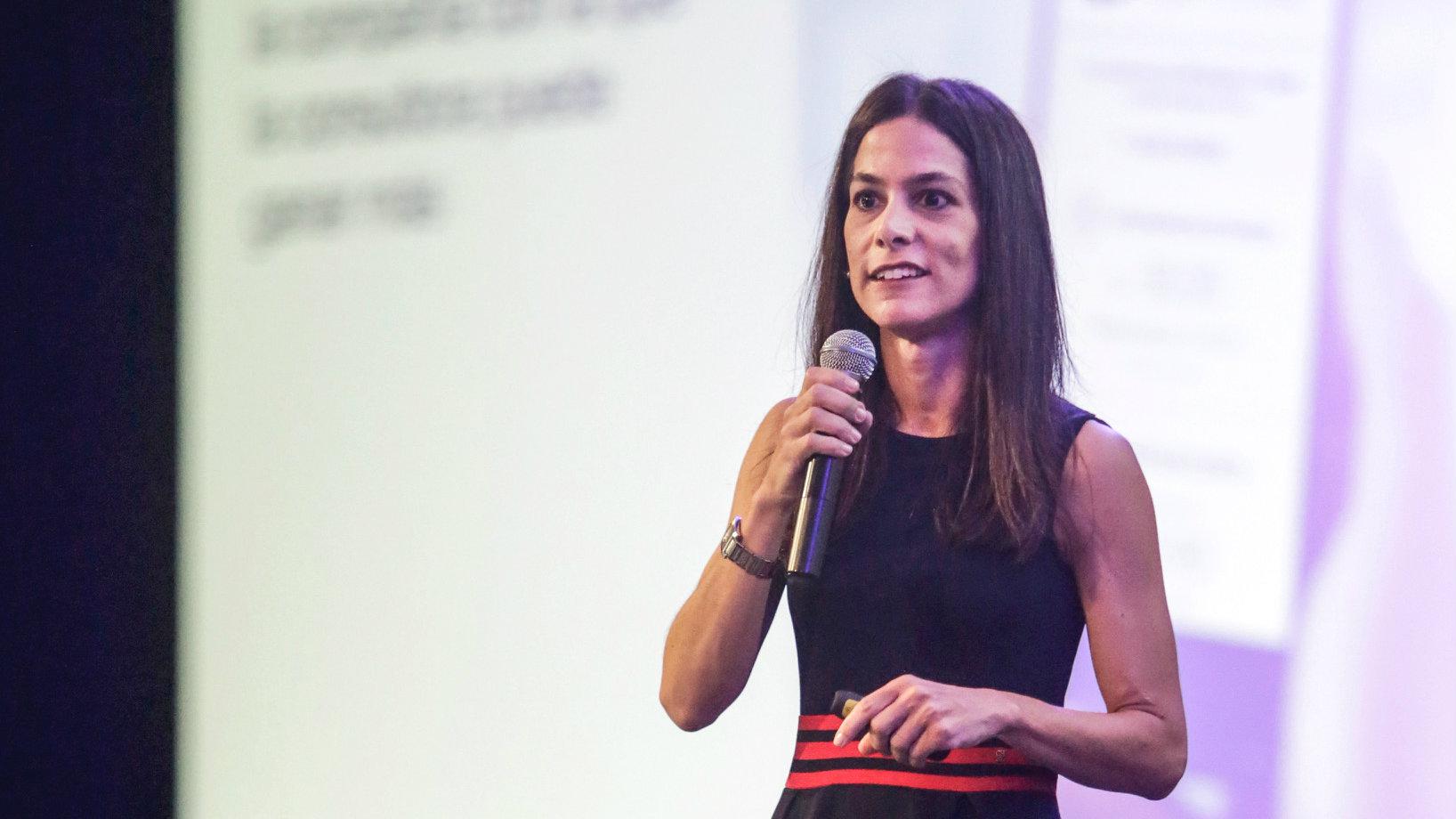 La nueva CEO de Belcorp, quien hasta ahora se desempeñaba como vicepresidenta comercial, sucede en el cargo a Eduardo Belmont. Él continuará sus funciones como presidente del directorio de la organización (Foto: Difusión).