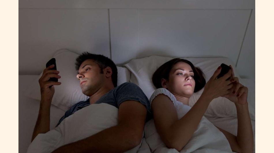 FOTO 2 | Respeta las horas establecidas para navegar por las redes sociales, cuando las redes sociales son un bufé libre, es fácil llenarse de comida chatarra. Establecer un horario fijo para cuando exploras Instagram, Facebook, Twitter y demás redes sociales ayuda a limitar tu actividad y a convertir el tiempo que les dedicas en tiempo de calidad.