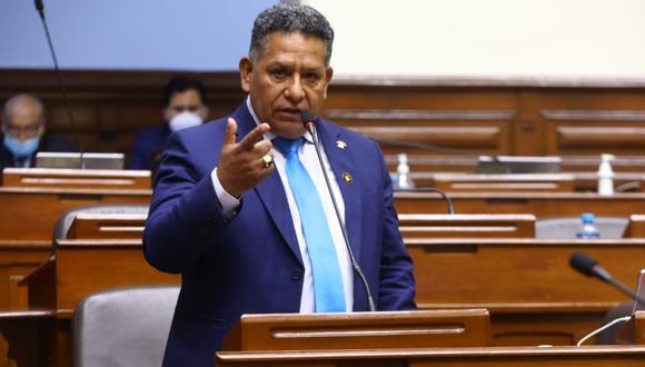 Esdras Medina anunció que este lunes se presentará la moción de suspensión. (Foto: Congreso)