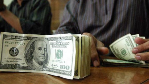 El dólar cotizaba a la baja el miércoles. (Foto: AFP)