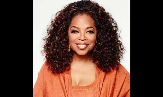Foto 9 | Oprah Winfrey. Pocos personifican mejor el sueño americano que Oprah Winfrey. Criada por una madre adolescente, Oprah siempre fue muy inteligente y ambiciosa. Su talento y personalidad se han adecuado a la perfección a un programa de entrevistas que ha dominado la televisión durante décadas. Es una de las personas más influyentes del mundo. Incluso se cree que su apoyo hacia Barack Obama le mereció al menos un millón de votos al político para ganar la presidencia. También es una actriz nominada al Oscar, multimillonaria y una de las filántropas más generosas de Estados Unidos.
