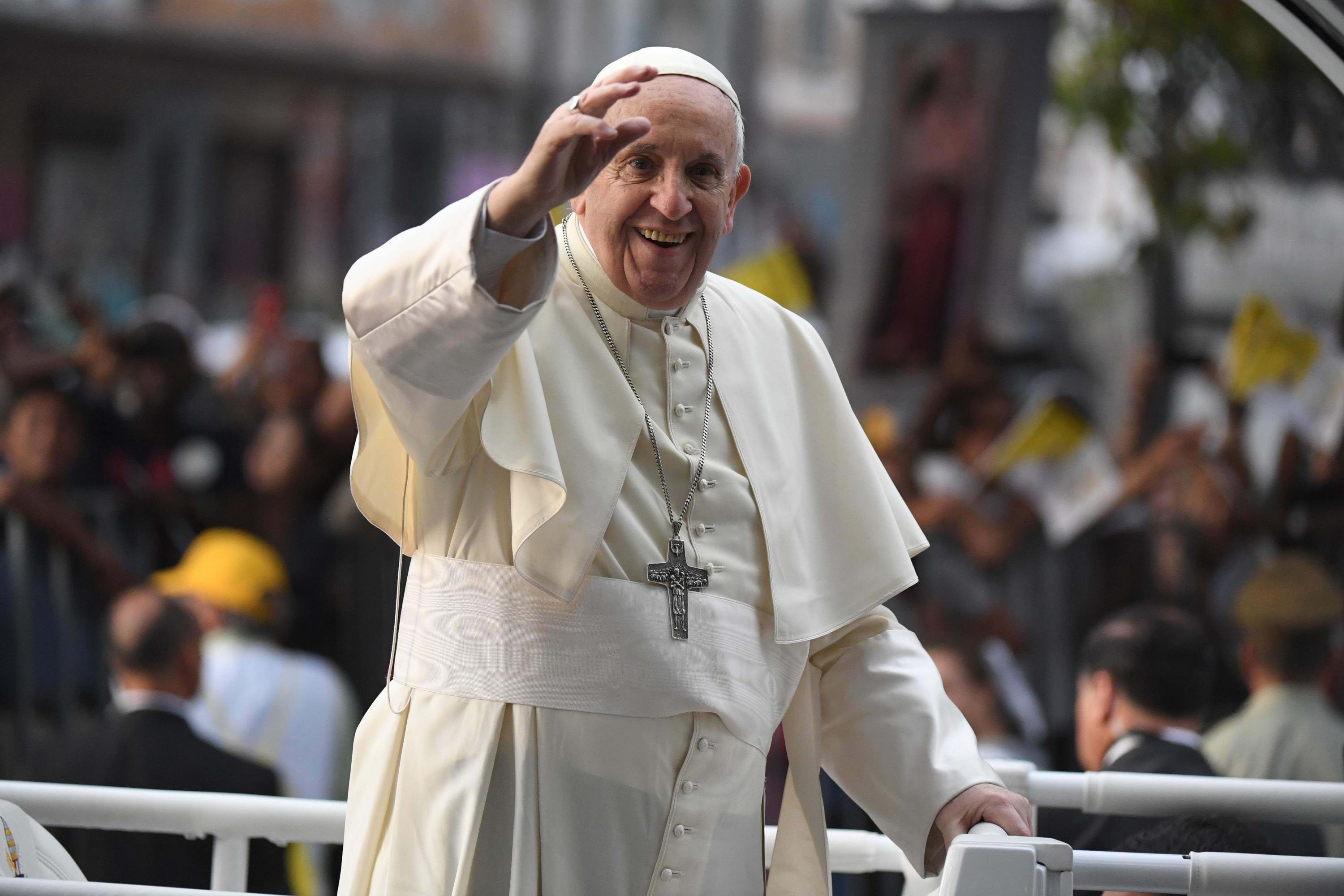 Foto 1 | Francisco es un firme creyente de la “Economía de Comunión” y aunque puede sonar muy romántica o ingenua; se trata de una iniciativa que pretende llevar a nivel institucional, la comunión de los bienes que ya se vivía a nivel personal desde hace unos 70 años. (foto: afp)