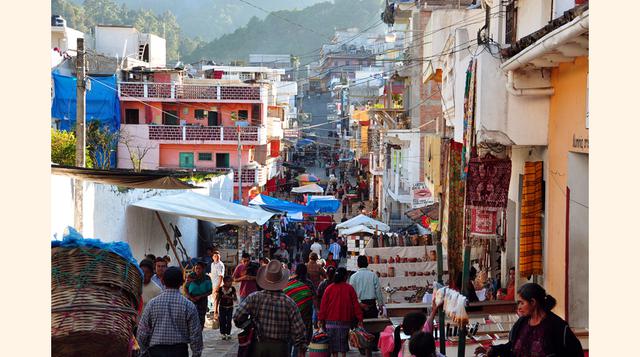 Muy cerca de Haití se ubica Guatemala, que tiene unos ingresos promedios de US$ 3,676 y una entrada de cine a US$ 4. Con lo cual un ciudadano de ese país necesita desembolsar el 0.5% de su salario para ir al cine.