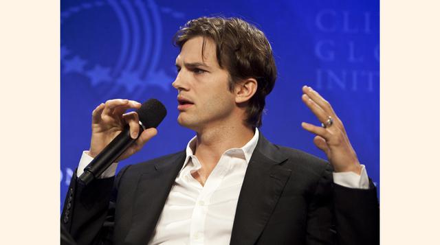 Twitter hizo un gran “negocio” con Ashton Kutcher. El actor publicitaba en la red social el lugar donde estaba y así atraía a los fans de la zona. Varios famosos al imitar a Kutcher popularizaron gratuitamente a la plataforma. (Foto: Bloomberg)