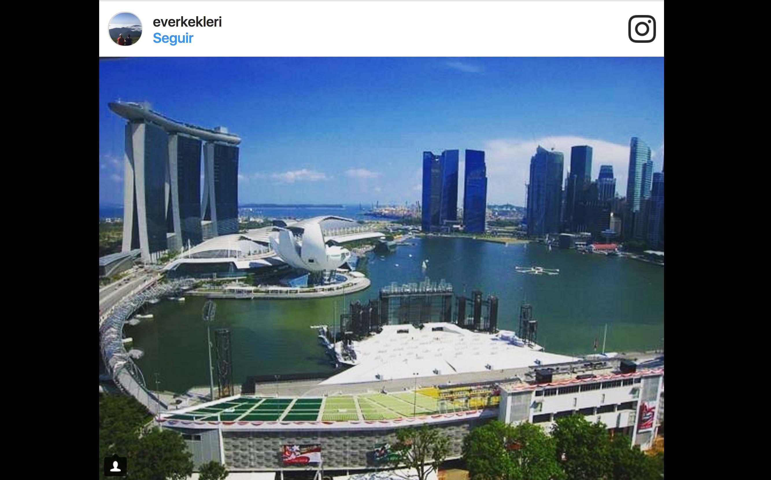 FOTO 1 | City tour en Changi (Singapur). No es casual que Changi haya sido elegido año tras año como el mejor aeródromo del mundo. Y es que la calidad y los innumerables servicios de Singapur son prácticamente insuperables. Sin embargo, si dispones de un tiempo de conexión superior a las cinco horas, te proponemos optar por un excelente city tour de dos horas y media gratis, ideal para quien quiera conocer la ciudad. Existen dos recorridos distintos que se llevan a cabo varias veces al día: el primero muestra el patrimonio histórico de la ciudad, y el segundo transcurre por la Singapur más moderna.