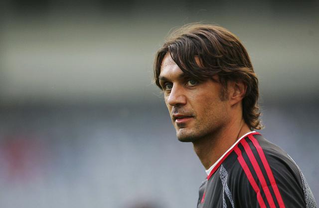 FOTO 12 | PAOLO MALDINI El defensor italiano, leyenda del Milán, es hijo del también futbolista Cesare Maldini, fallecido en 2016, por lo que en su carrera nunca han faltado ni el balón de fútbol ni el dinero. (Foto: afp)