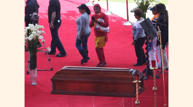 Pese a la tristeza, siempre imperó un ambiente festivo. (Foto: AP)