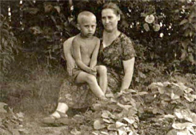 El presidente ruso Vladimir Putin cuando era un niño pequeño en Rusia en la década de 1950.