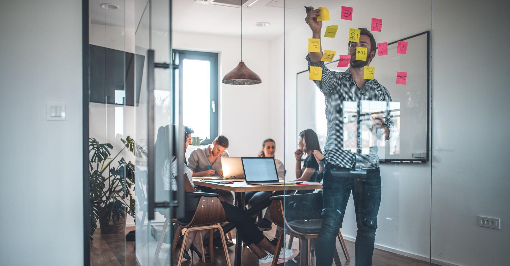 Las empresas deben replantear su estrategia para asegurar la captación de talento. (Foto: iStock)