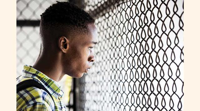 (Drama) Moonlight. Y he aquí a la otra gran candidata a ganar. La cinta narra la vida de un joven de raza negra, que encuentra sus propias dificultades mientras crece en un duro barrio de Miami. (Foto: IMDB)