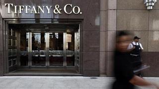 Tiffany recorta pronósticos anuales de ventas y utilidades