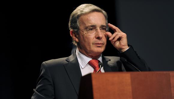 Álvaro Uribe, expresidente de Colombia, anunció a través de su cuenta de Twitter su renuncia al Senado. (Foto: Agencias).
