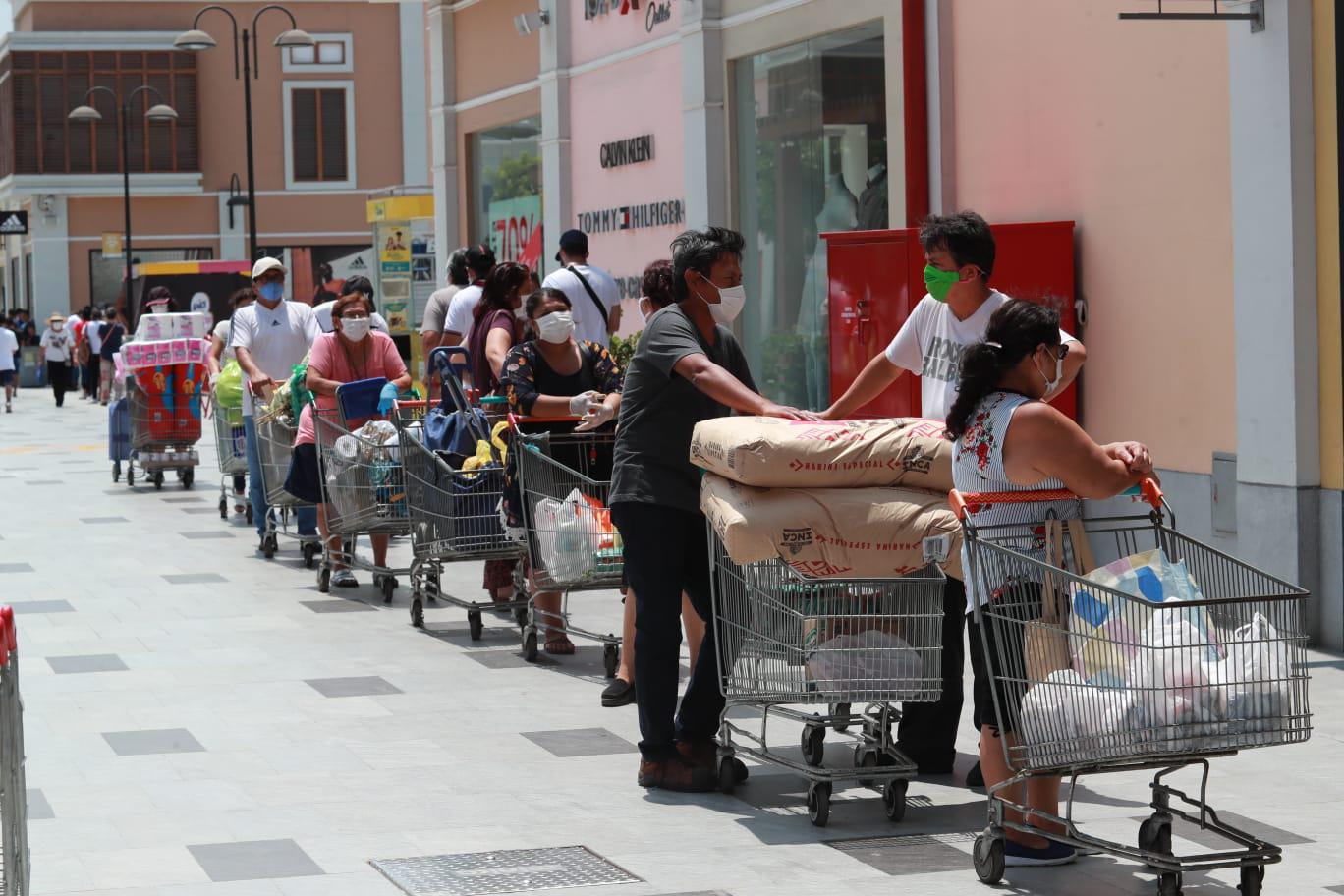 Se busca que los productos básicos lleguen a toda la población más necesitada. (Foto: Lino Chipana / GEC)
