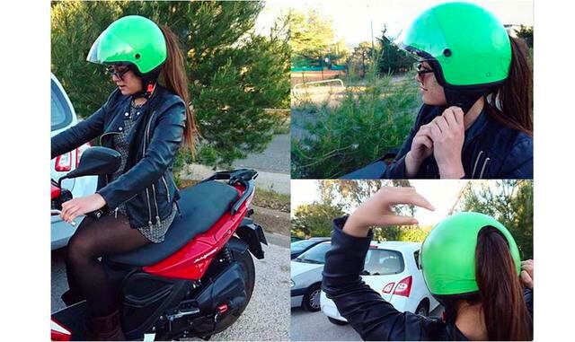 Casco de motocicleta con un agujero para el cabello. Así es como los productores de cascos para motociclistas piensan en las chicas. Es un detalle pero es muy agradable.