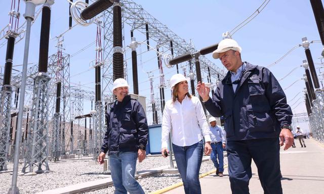 La ministra de Energía y Minas, Cayetana Aljovín, inauguró esta mañana el proyecto “Línea de Transmisión 500 kV Mantaro – Marcona – Socabaya – Montalvo y Subestaciones Asociadas”, en Yarabamba, Arequipa.