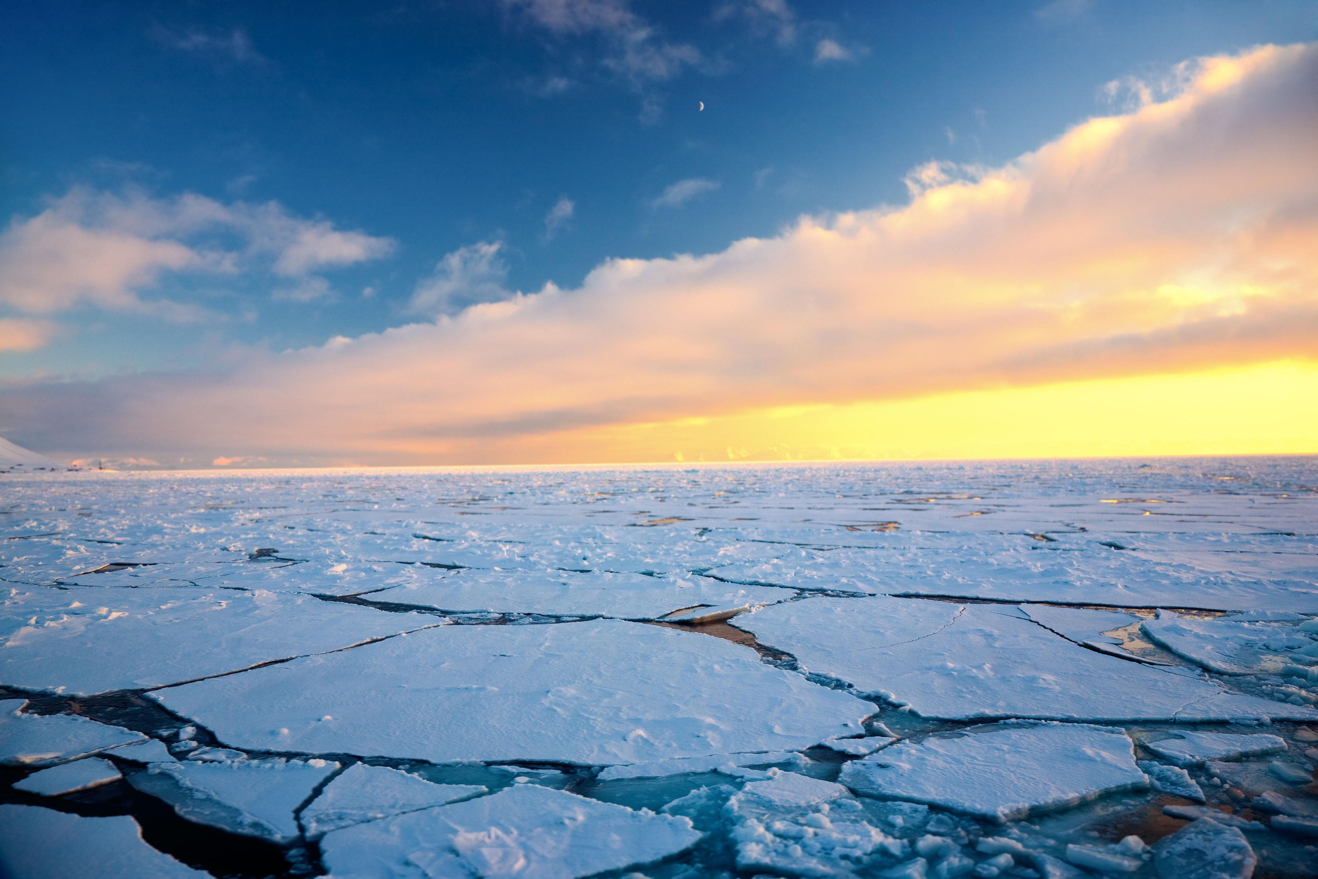 En la Tierra, el calentamiento global no ocurre uniformemente. Desde la década de 1990, en el Polo Norte aumenta el doble de rápido. (Foto: Shutterstock)