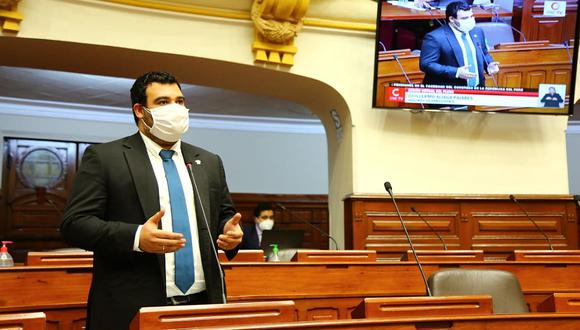 Guillermo Aliaga aseguró que Somos Perú exigirá que la inmunidad parlamentaria se apruebe en el pleno. (Congreso de la República)