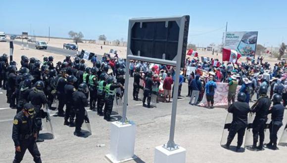 En Tacna, agricultores se movilizan y bloquean acceso al puesto fronteriza de Santa Rosa. (Foto: @Diarioelestado)