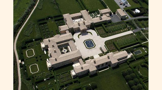 Fairfield Pond - US$ 220 millones. Ubicada en Los Hamptons, frente al Océano Atlántico en 63 acres. Tiene una fachada de estilo italiano, 29 habitaciones y 39 cuartos de baño. (Foto: Megaricos)