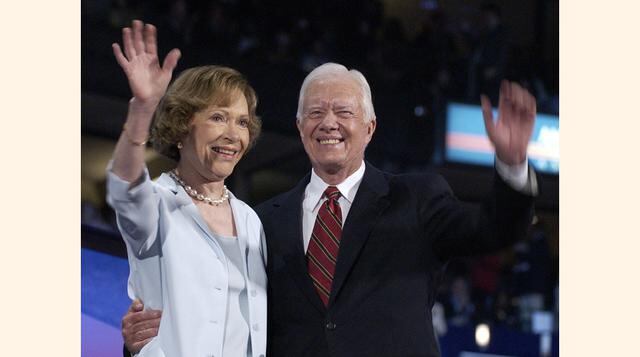 Rosalynn Carter. Llegó a la Casa Blanca con la presidencia de Jimmy Carter en 1977. Rosalynn tuvo una postura radical y más de izquierda en política. Su sello fue alejado del buen vestir o de hacer fiestas en la Casa Blanca pero sí fue recordada por la me