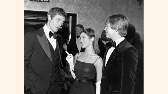 Harrison Ford, Carrie Fisher y Mark Hamill en la premiere de The Empire Strikes Back, en 1980. (Foto: REX).