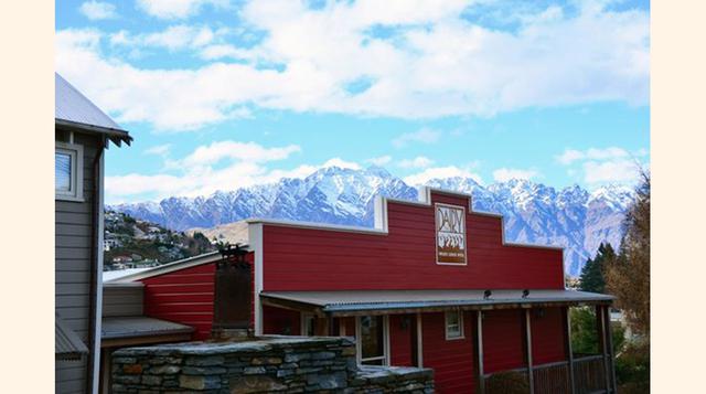 10. Dairy Private Hotel, Queenstown, Nueva Zelanda. "Me encantó mi estancia en este hermoso y pequeño hotel en las calles secundarias de Queenstown. Asegúrese de tomar el té por la tarde alrededor de la hermosa chimenea – es precioso".