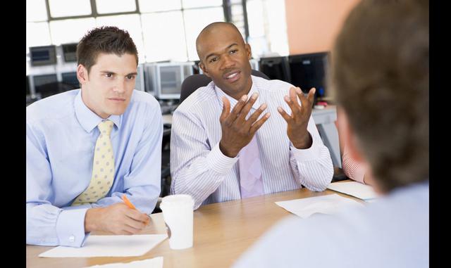 FOTO 3 | Las preguntas sobre el puesto de trabajo
¿Por qué crees que serías bueno para el puesto?
¿Qué experiencia tienes que podría ayudarte a desempeñar el puesto?
¿Qué te interesa más del puesto?
¿De qué manera encaja este trabajo con tus objetivos y planes de futuro?
¿Cuándo podrías empezar a trabajar?
¿Qué necesitas para poder hacer un buen trabajo?