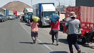 Huancayo: agricultores aun bloquean Carretera Central y piden renuncia de Castillo