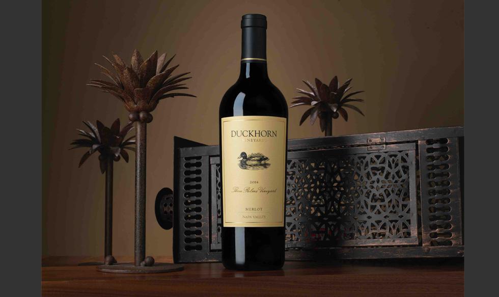 Foto 1 | Duckhorn - Merlot Napa Valley Three Palms Vineyard 2014. Duckhorn Vineyards se fundó en Napa Valley en 1976, y Merlot ha sido su especialidad desde el principio. Desde su primera cosecha, en 1978, la bodega ha aprovechado uno de los viñedos con más historia del valle: Three Palms, llamado así por el trío de palmeras que crecen en su medio. Puntuación: 95 Precio: US$ 98.