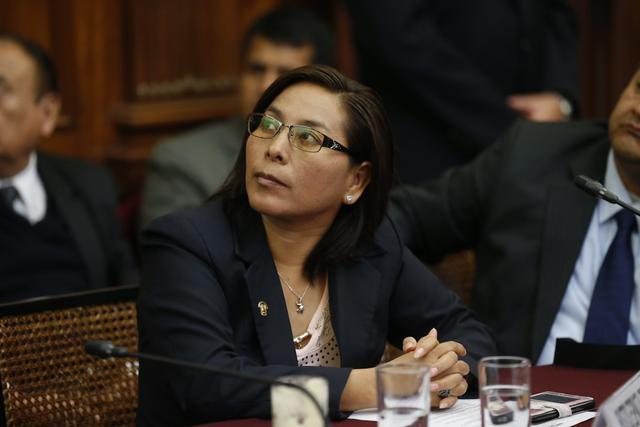 Estelita Bustos fue una de las congresistas que renunció a Fuerza Popular con Kenji Fujimori. (Foto: GEC)