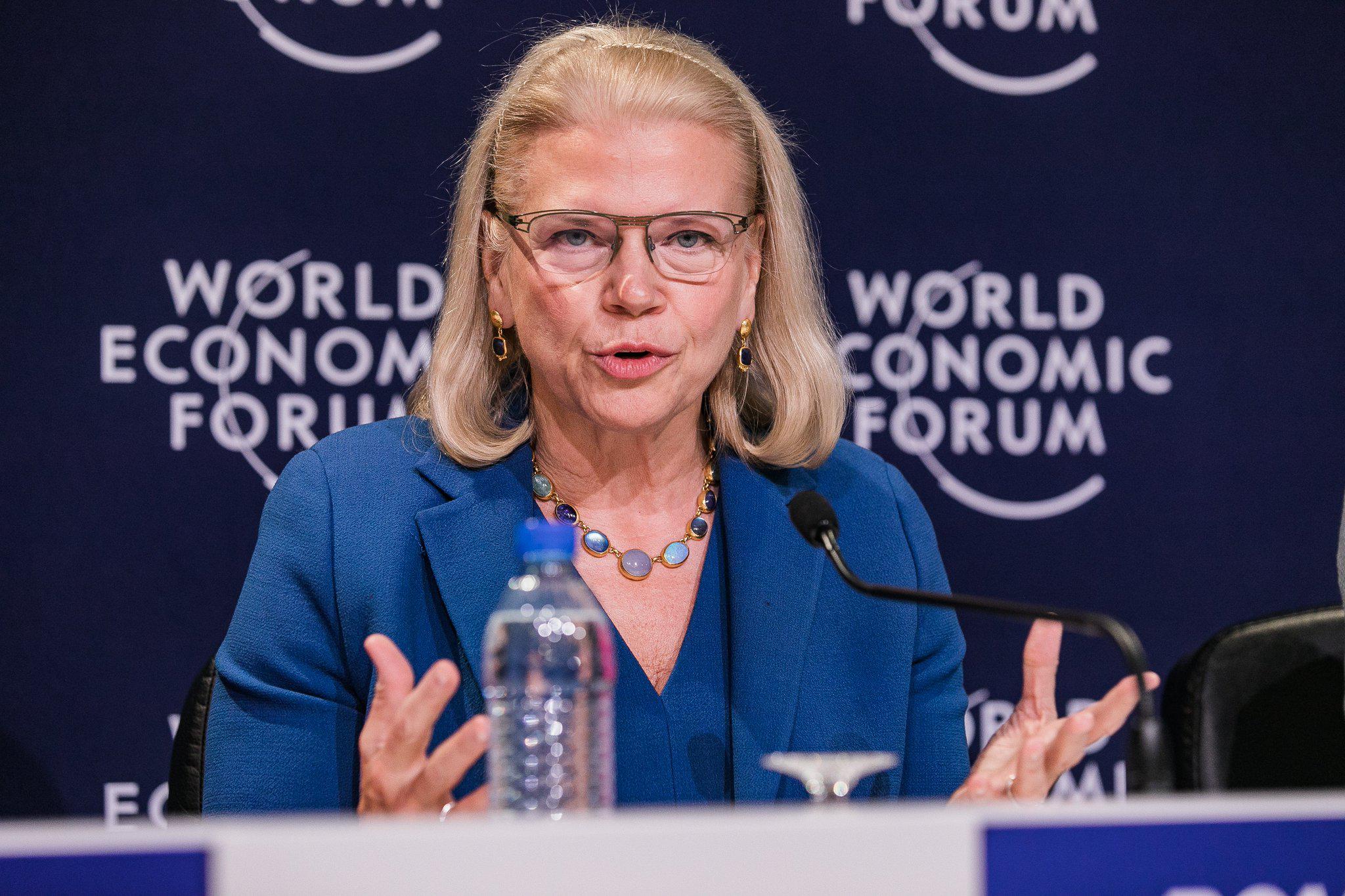 Ginni Rometty, CEO de IBM, afirmó que las empresas pueden hacer más que los gobiernos ya que no conocen fronteras.  (Foto: Twitter)