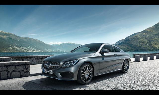 Mercedes-Benz se ubicó en la segunda posición con 605 unidades, Su modelo más vendido es el Mercedes-Benz Clase C 180, su precio alcanza los US$39.990.