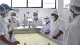 Casi 450 pequeños ganaderos mejoran sus ingresos con planta de lácteos de Espinar