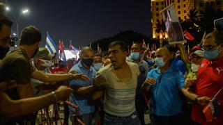 Manifestantes en Cuba comienzan a enfrentar sentencias, pero algunas familias siguen sin tener noticias