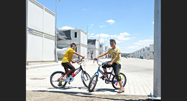 En conferencia de prensa ante diversos medios internacionales, Mehmet Halis Bilden, presidente de AFAD, citó estadísticas recientes para afirmar que Turquía es "el país más generoso del mundo", tras “invertir US$ 25,000 millones de su propio pre