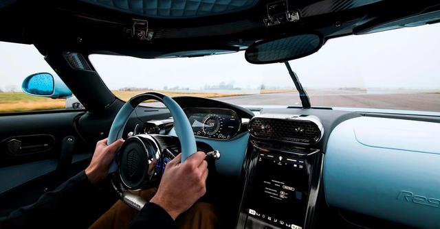 FOTO 3 | Interior del nuevo Koenigsegg Regera. (Foto: AFP)