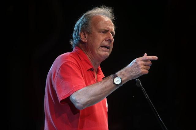 Alfredo Barnechea. El ex candidato por Acción Popular señaló que no votará ni por PPK ni por Keiko Fujimori. También ha dado libertad a sus simpatizantes para votar según sus convicciones.