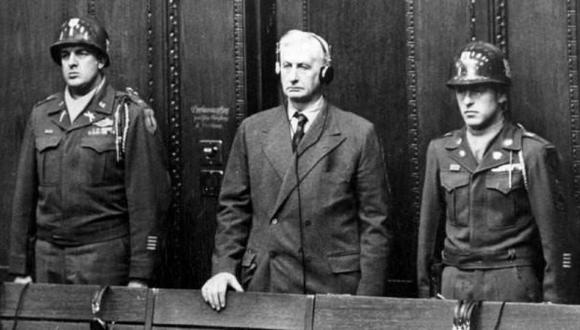 Friedrich Flick escuchando su sentencia en los juicios de Nuremberg.