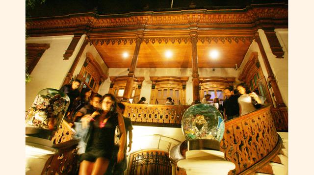 Ayahuasca, se encuentra en una casona barranquina de la era republicana llamada Mansión Berninzon. Fue construida entre los años 1875 y 1895 y abrió sus puertas al público en el 2008.