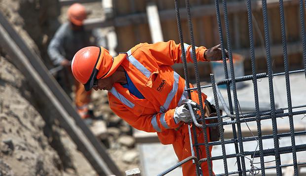 El sector construcción continuará beneficiándose de la sólida cartera de proyectos privados y públicos.