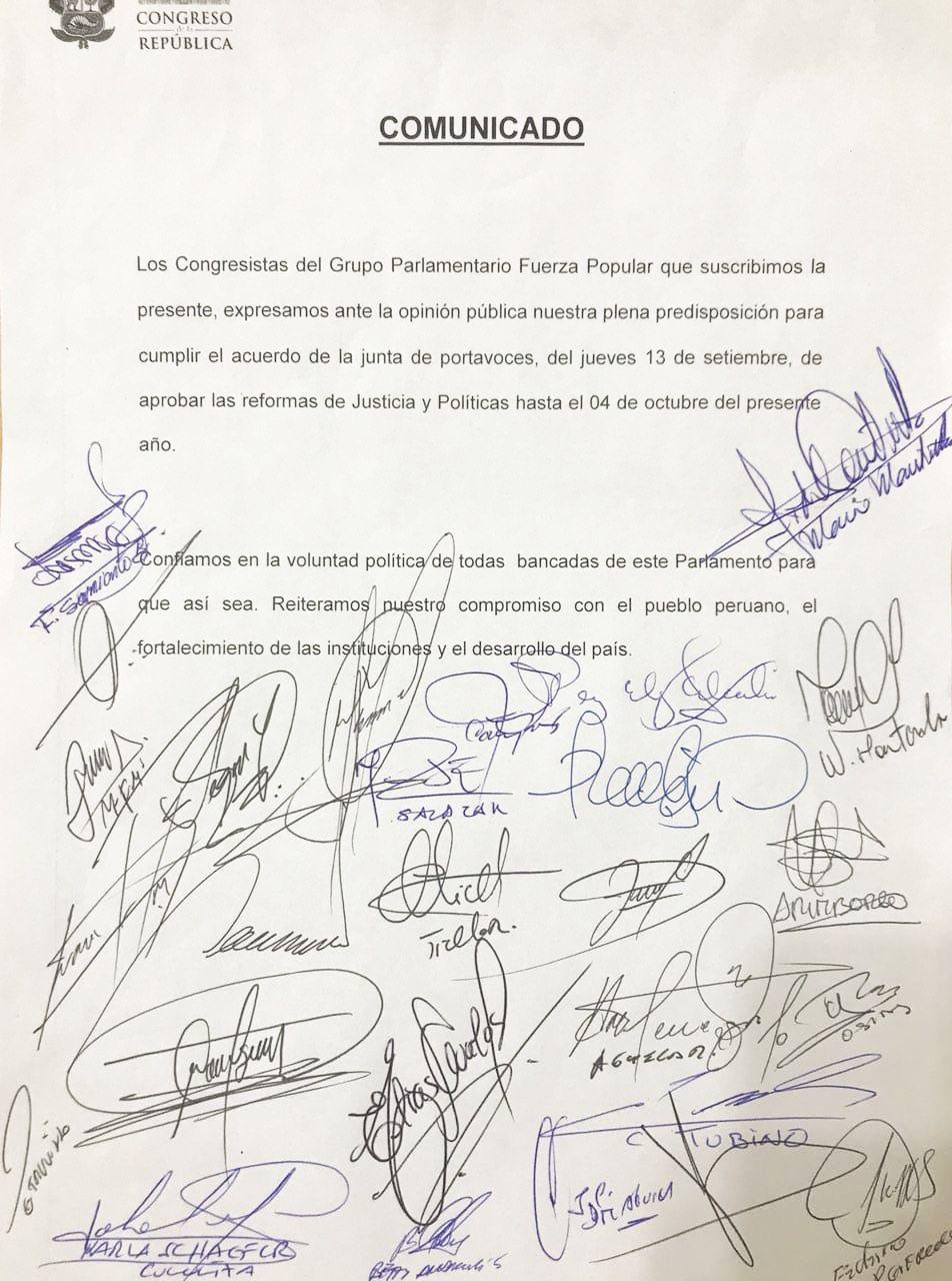 Los 26 congresistas de Fuerza Popular firmaron este documento para señalar que respetarían los plazos.