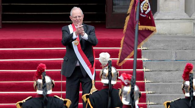 9 de junio – Por un margen de 40,000 votos, Pedro Pablo Kuczynski es elegido presidente del Perú al vencer a su rival Keiko Fujimori, hija del dictador Alberto Fujimori. (Foto: AFP)