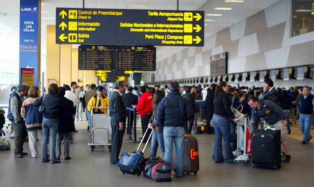 FOTO 5 | Trabajadores de aeropuertos y puertos del Perú.
