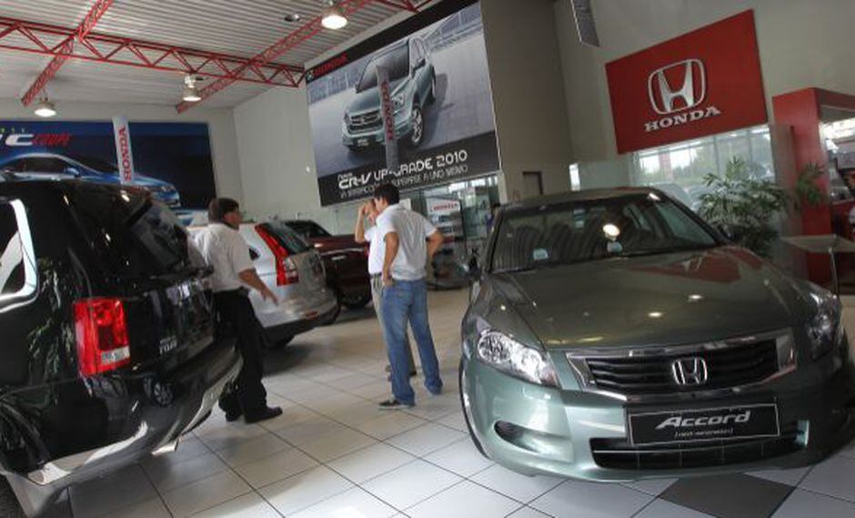 De cada 10 peruanos 7 están interesados en comprar un auto por