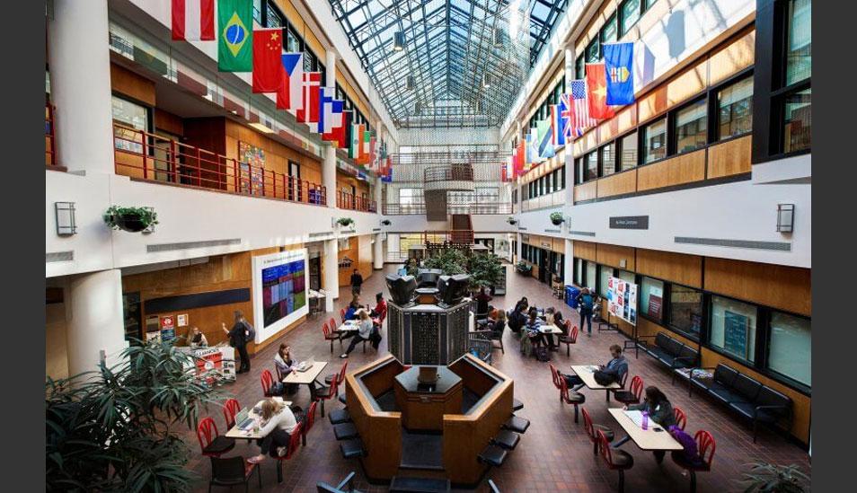 FOTO 12 | 12. Haskayne School of Business de la Universidad Calgary

Haskayne School of Business está en Canadá. Tiene énfasis especial en tres elementos que definen a Calgary: energía, iniciativa empresarial y liderazgo ético. El MBA de tiempo completo de dos años se basa en la excelencia académica y la experiencia del mundo real. Equipa a los graduados con la capacidad de cambiar el mundo.

Contacto: haskaynemba.ca